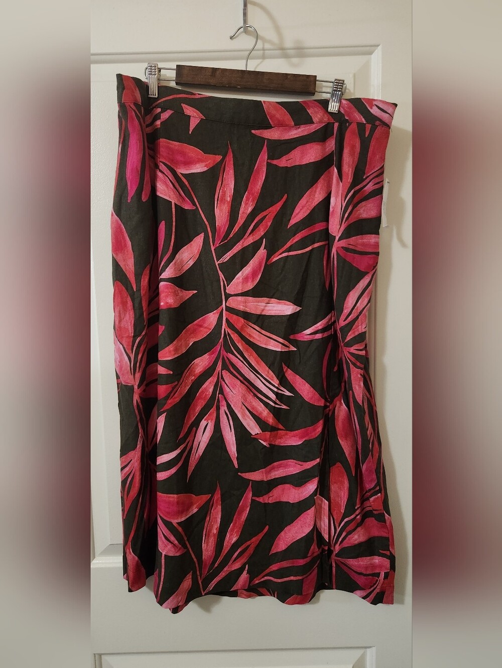Time and Tru Green Ivy Linen Pull On  Skirt with Pink Leaf Print - XXXL